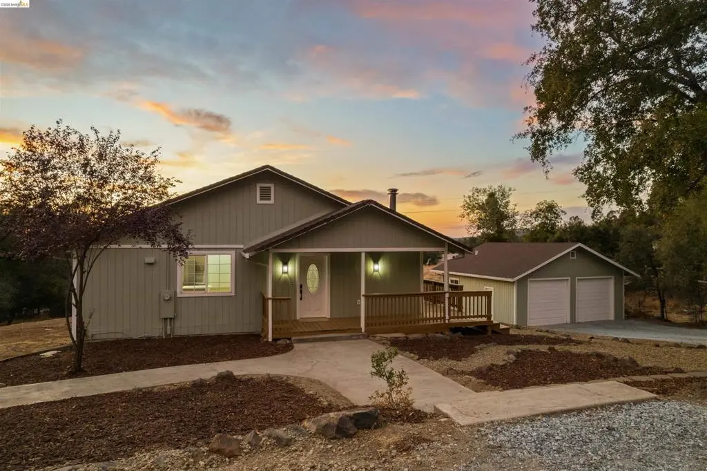 Single Family Residence for sale at 19676 Rawhide Rd, Sonora, CA featuring 3 beds and 2 baths