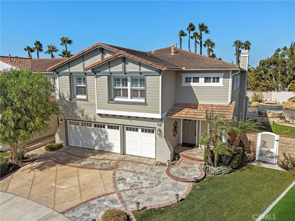 6403 Royal Grove, Huntington Beach, CA — listing photo 1
