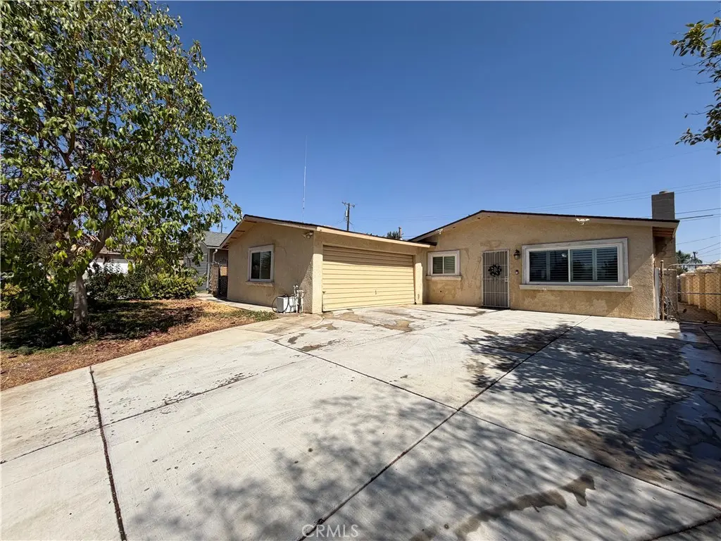 2005 Avondale, Bakersfield, CA — listing photo 1