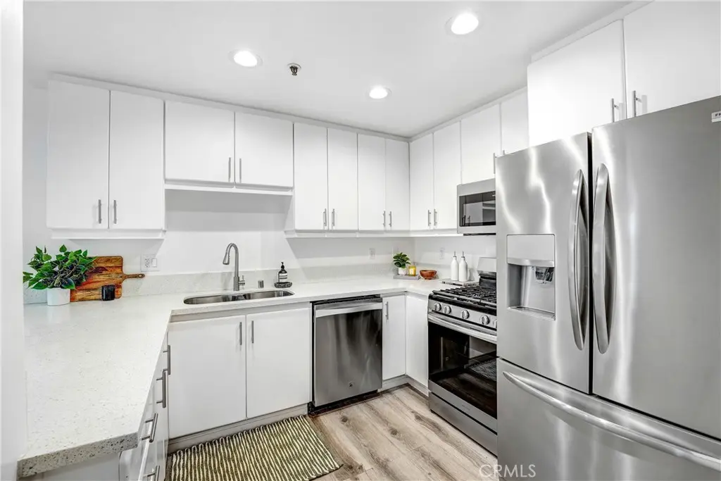 335 S Sierra Madre 203B, Pasadena, CA — listing photo 1
