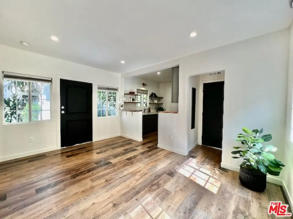 652 N Dillon Street, Los Angeles, CA — listing photo 1