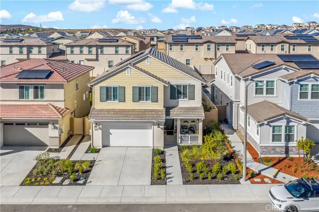 Residential Lease for rent at 32230 Penstemon Way, Temecula, Riverside County, CA featuring 3 beds and 3 baths