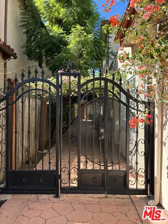 Residential Lease for rent at 341 S Palm Drive Guesthouse, Beverly Hills, CA featuring 1 bed and 1 bath