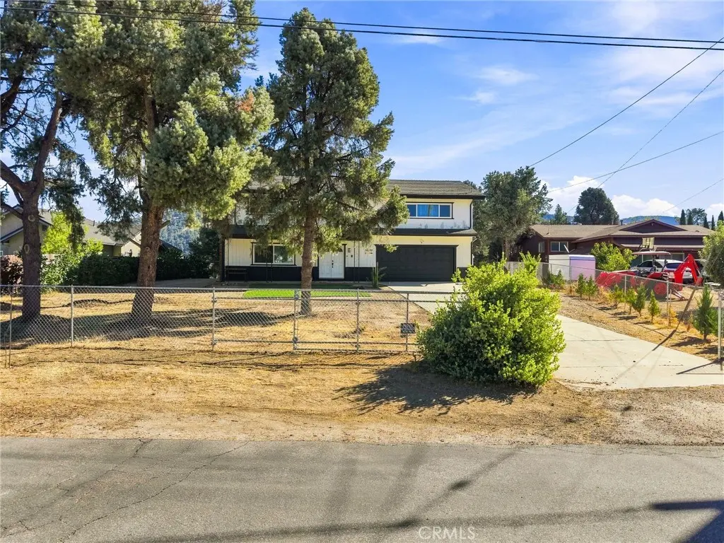 Residential Lease for rent at 1220 Snowbird Drive, Frazier Park, Kern County, CA featuring 4 beds and 3 baths