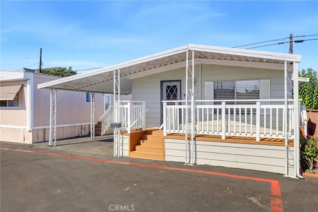 2060 Newport Boulevard 21, Costa Mesa, CA — listing photo 1