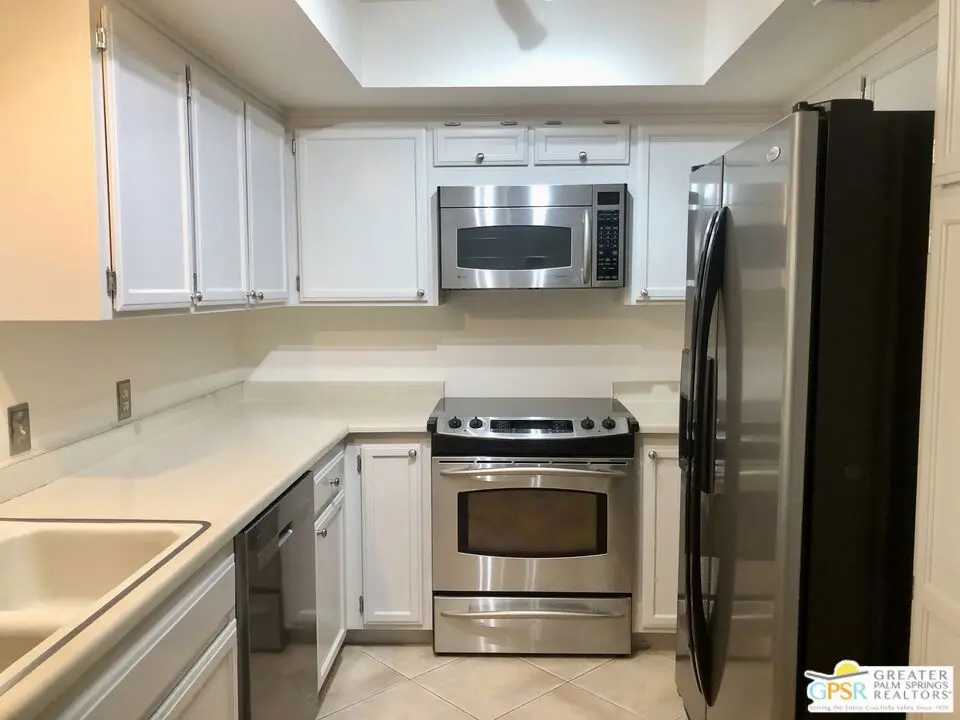 Residential Lease for rent at 1598 N Kaweah Road 3, Palm Springs, Riverside County, CA featuring 2 beds and 3 baths