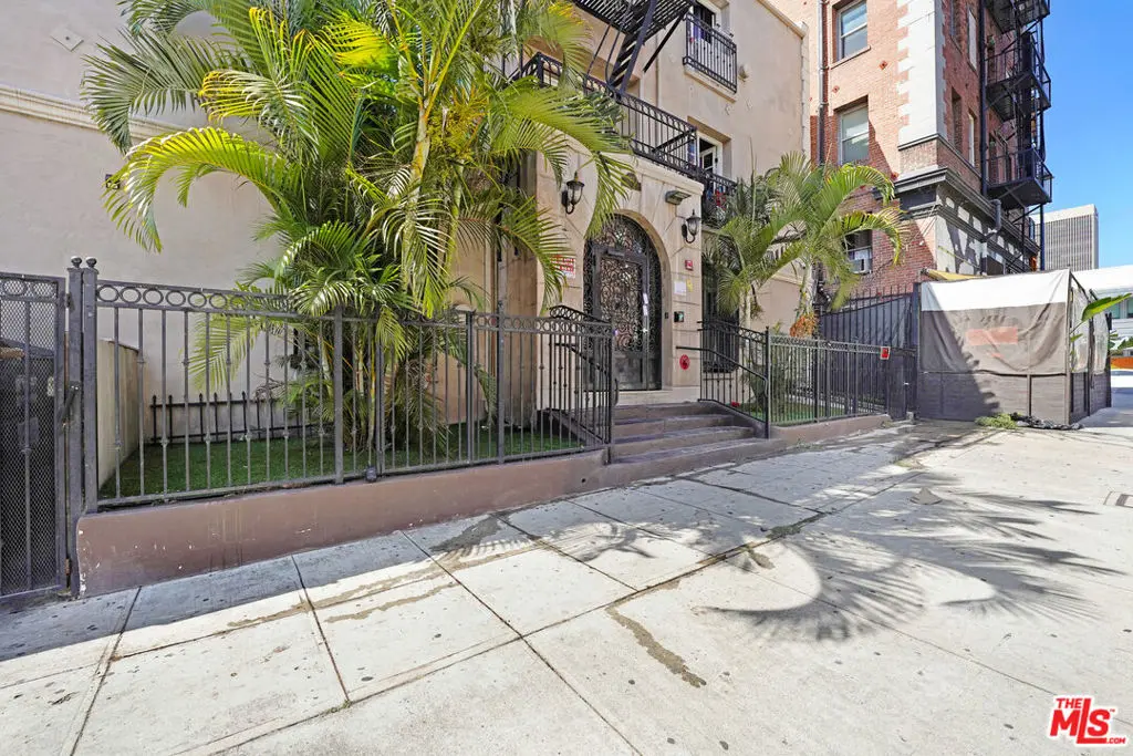 Condominium for rent at 807 S Fedora Street 205, Los Angeles, CA and 1 bath
