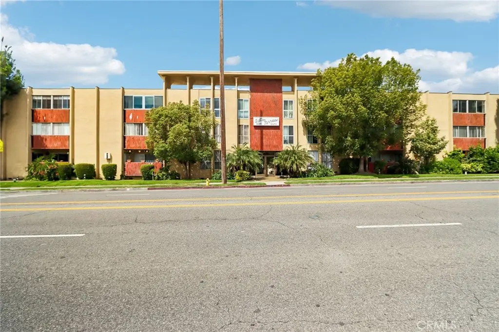 6225 Coldwater Canyon Avenue 102, North Hollywood, CA — listing photo 1