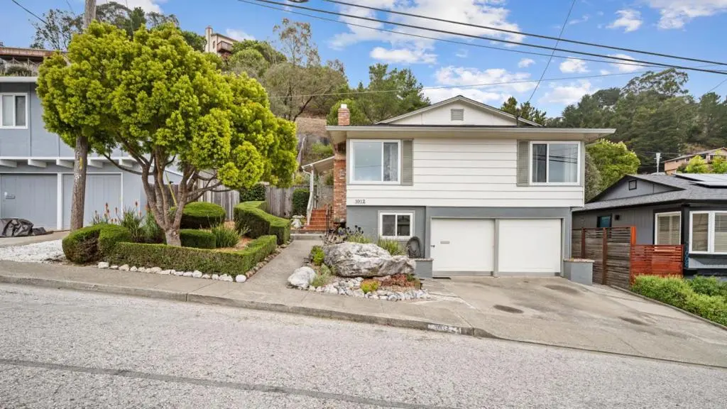 Single Family Residence for sale at 1012 Banyan Way, Pacifica, CA featuring 2 beds and 3 baths