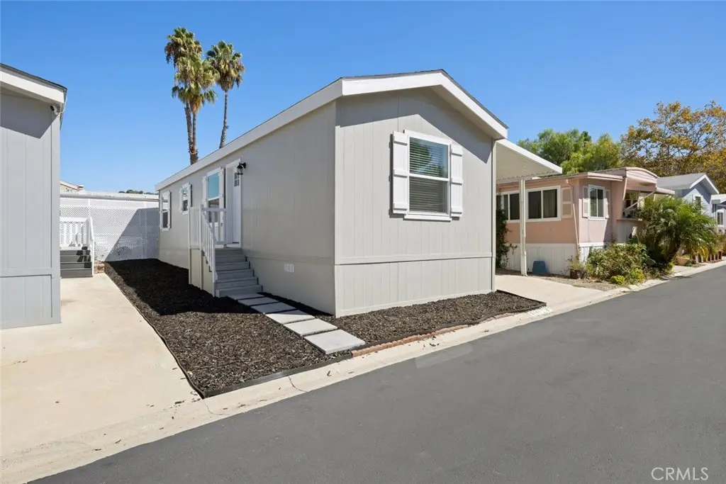 2193 Los Feliz Drive 8, Thousand Oaks, CA — listing photo 1