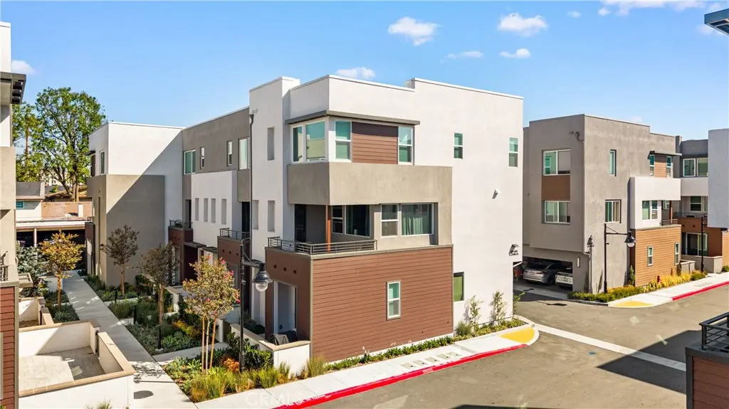 603 S LYON, Santa Ana, CA — listing photo 1