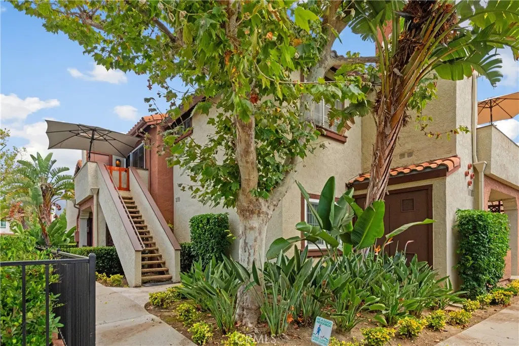 Condominium for sale at 34 Rosa 3, Rancho Santa Margarita, CA featuring 1 bed and 1 bath