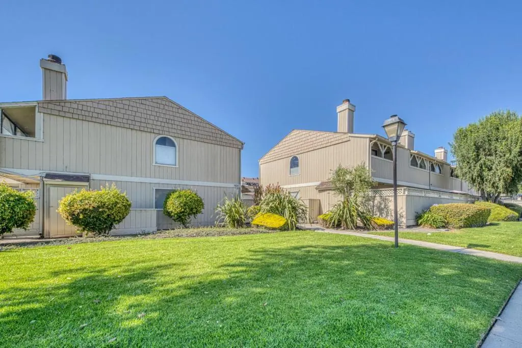 Condominium for sale at Rossi 11, Salinas, CA featuring 1 bed and 2 baths