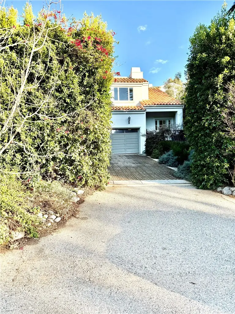 Single Family Residence for rent at 31869 Sea Level Drive, Malibu, CA featuring 2 beds and 3 baths