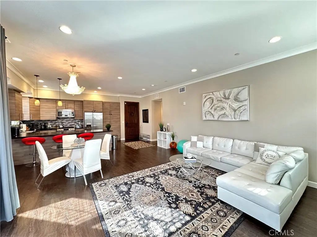 342 Myrtle 201, Glendale, CA — listing photo 1
