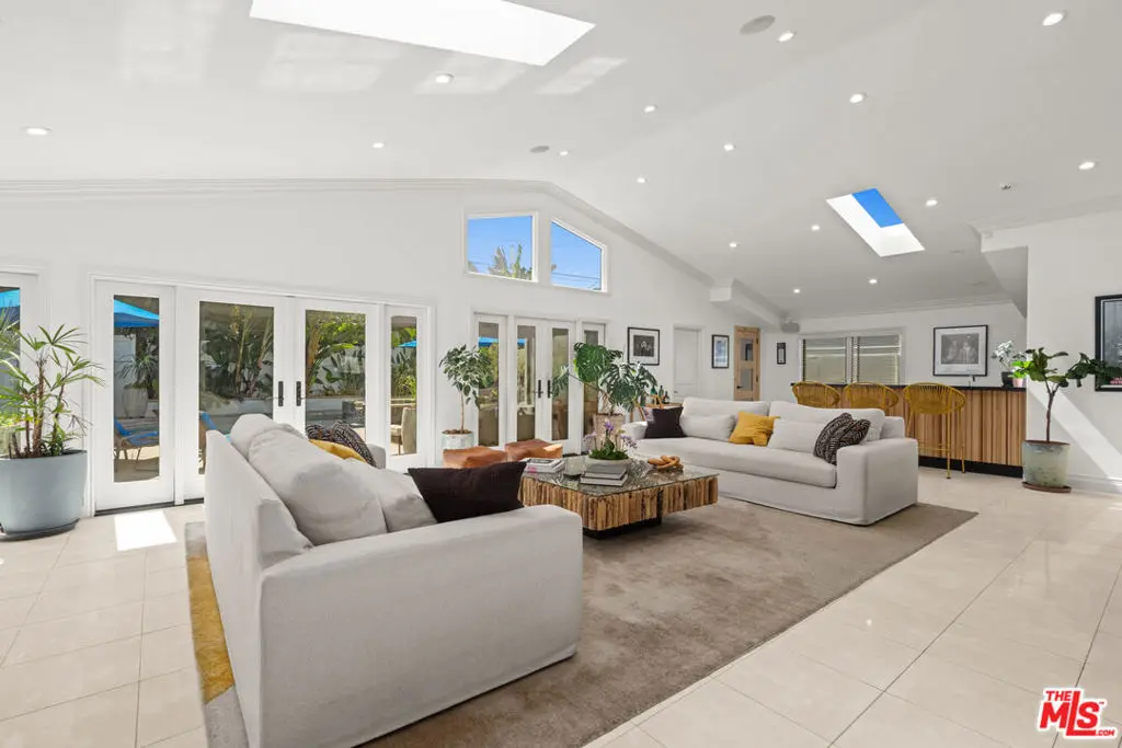 14236 Margate Street, Sherman Oaks, CA — listing photo 1