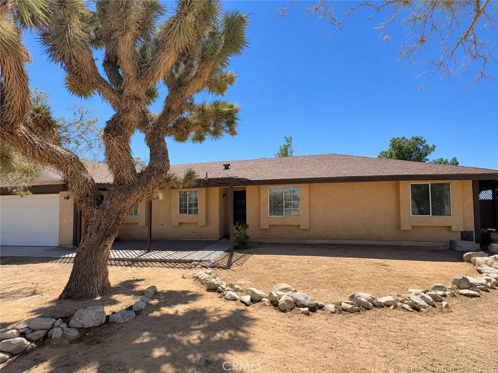 25095 Via Vista, Apple Valley, CA — listing photo 1