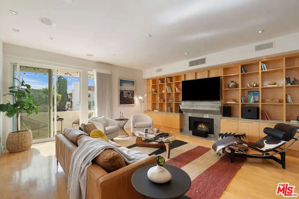 11925 Mayfield Avenue 2, Los Angeles, CA — listing photo 1