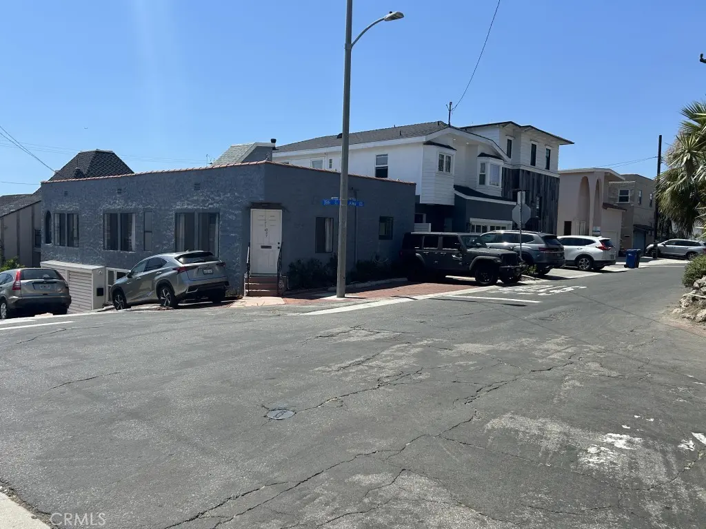 Triplex for sale at 323 35th, Manhattan Beach, CA