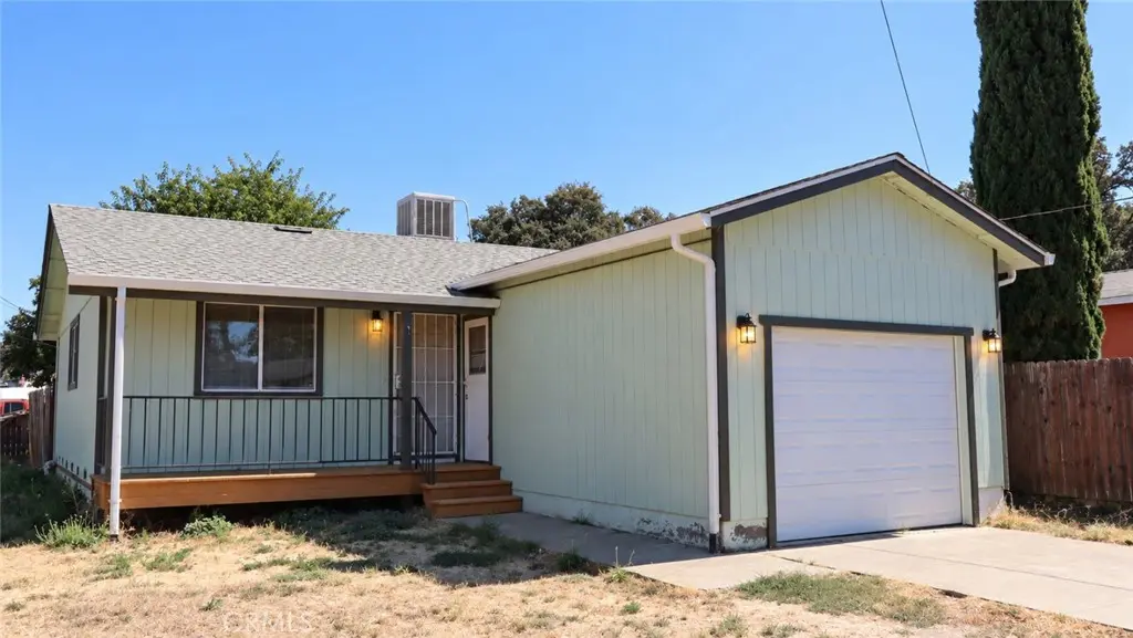 Single Family Residence for sale at 3910 Vista Robles Way, Clearlake, CA featuring 2 beds and 1 bath