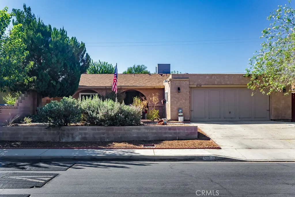 634 W Avenue J8, Lancaster, CA — listing photo 1