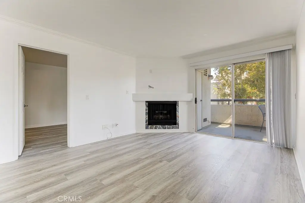 5515 Canoga Ave 105, Woodland Hills, CA — listing photo 1
