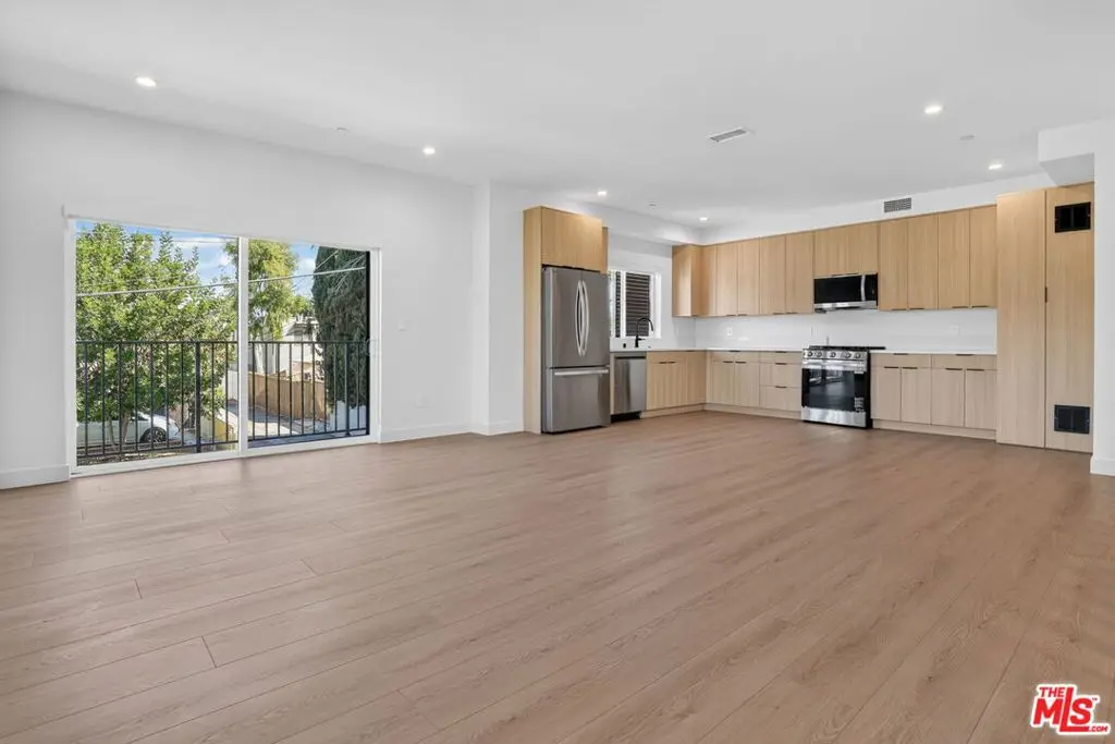 11302 Collins Street #2, Los Angeles, CA — listing photo 1