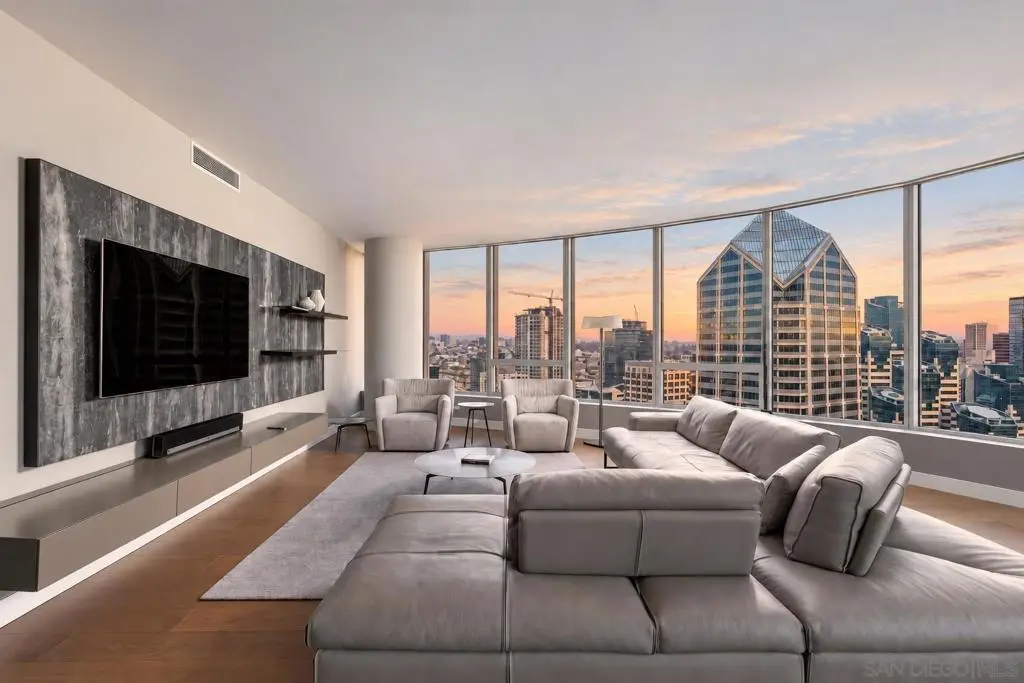 Residential Lease for rent at 888 W E Street 3304, San Diego, CA featuring 3 beds and 3 baths