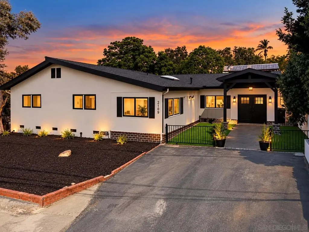 210 S Orange Ave, Fallbrook, CA — listing photo 1