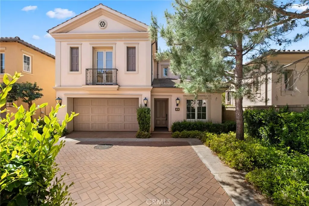 Condominium for rent at 59 Lupari, Irvine, CA featuring 4 beds and 4 baths