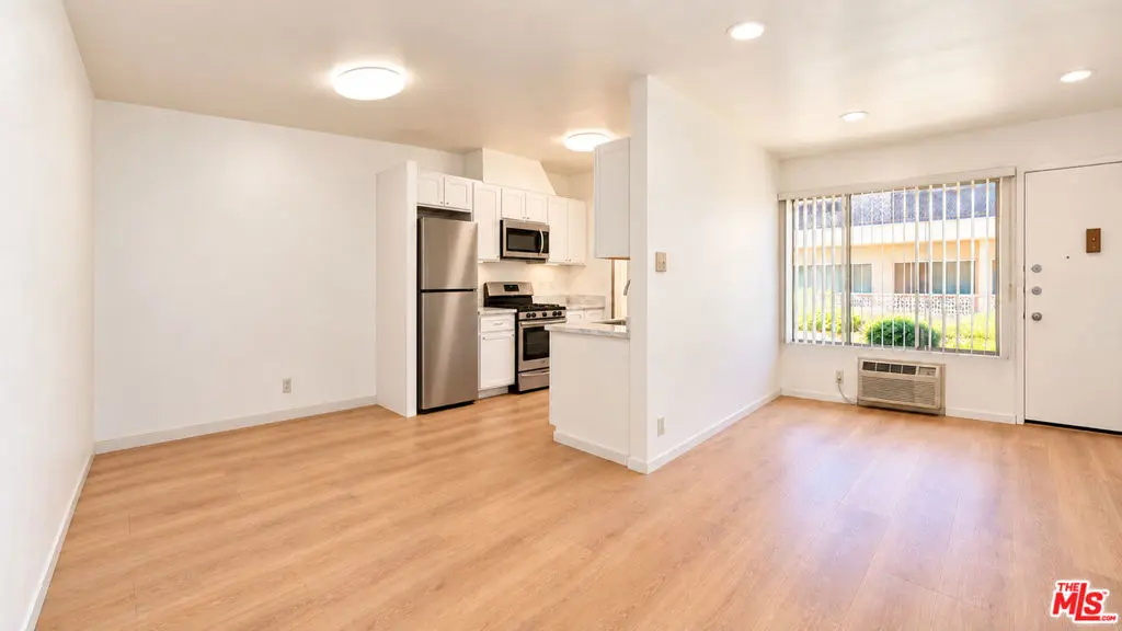 Apartment for rent at 633 N Hayworth Avenue 3, Los Angeles, CA featuring 1 bed and 1 bath