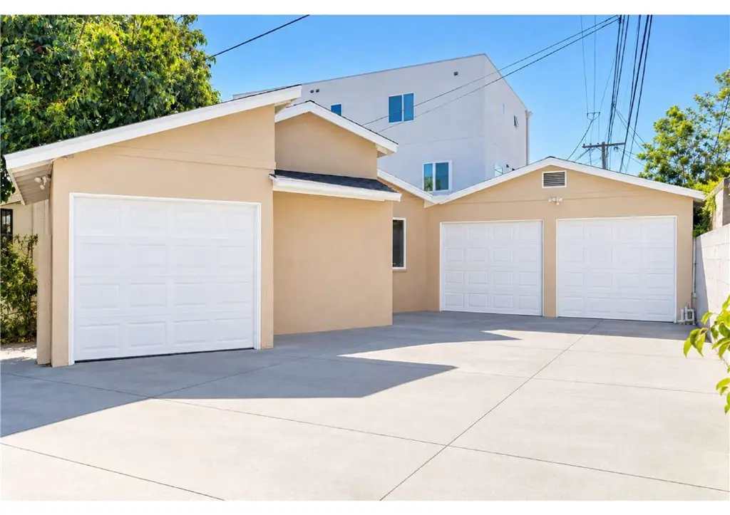 Apartment for rent at 1251 W 36th 1267, Los Angeles, CA featuring 2 beds and 1 bath