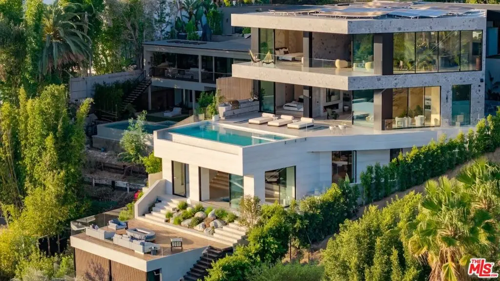 9056 St Ives Drive, Los Angeles, CA — listing photo 1