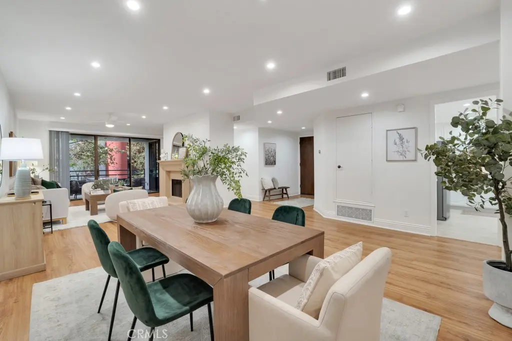 4792 Park Encino Lane 102, Encino, CA — listing photo 1