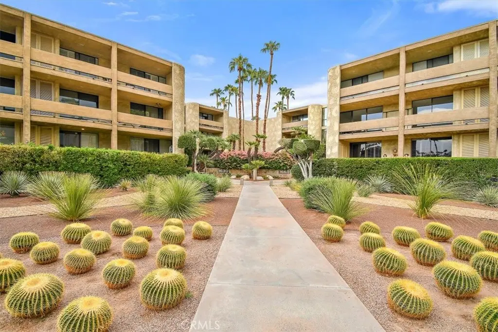 1660 S La Reina Way 2D, Palm Springs, CA — listing photo 1