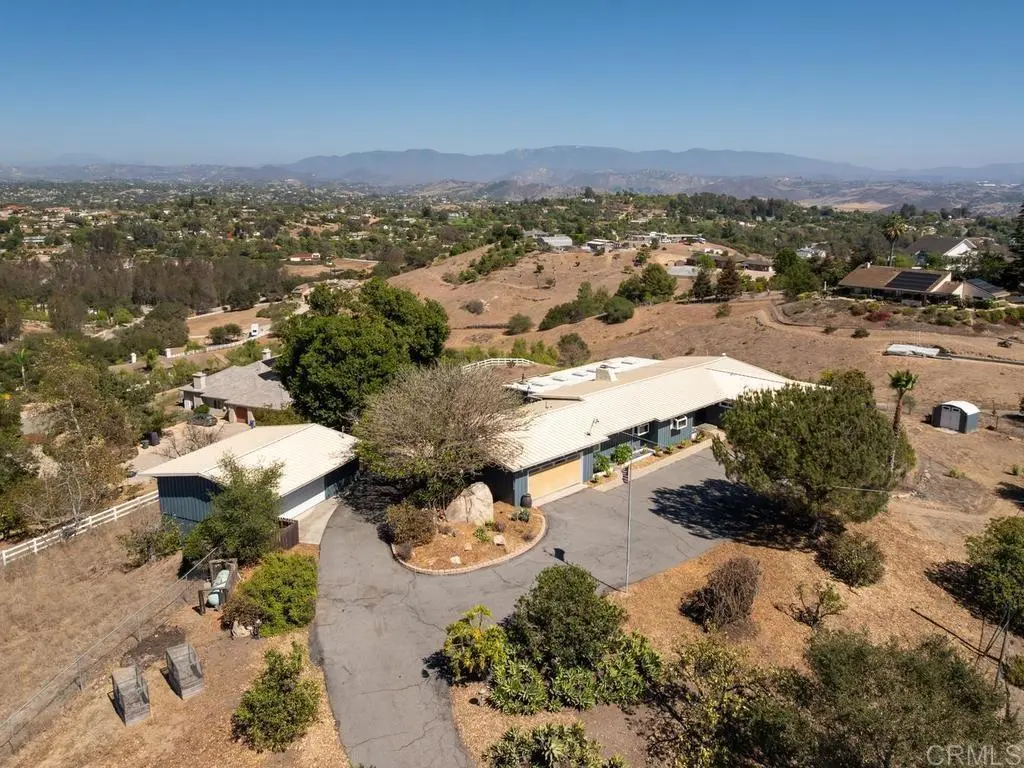 4880 San Jacinto Circle East, Fallbrook, CA — listing photo 1