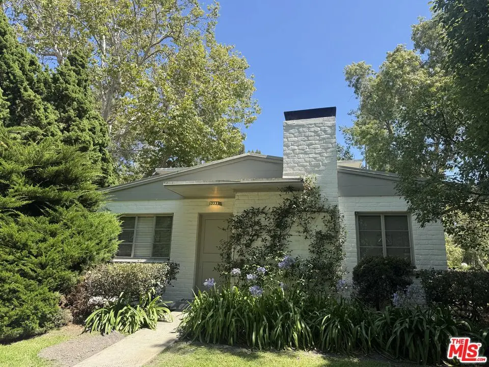 Condominium for rent at 5333 Village Green, Los Angeles, CA featuring 1 bed and 1 bath