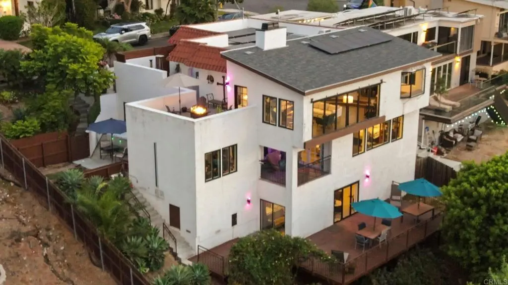 Single Family Residence for rent at 1414 Franciscan Way, San Diego, CA featuring 5 beds and 3 baths
