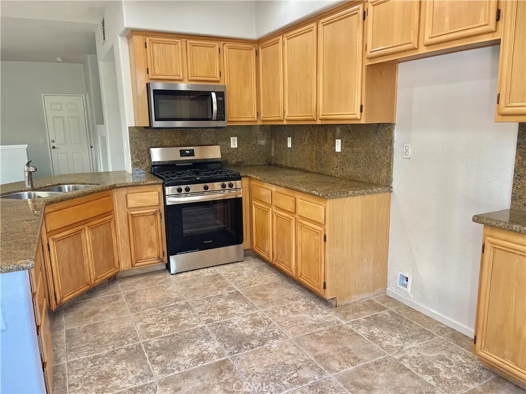 Condominium for sale at 25192 Meadow Walk 1, Murrieta, CA featuring 3 beds and 3 baths