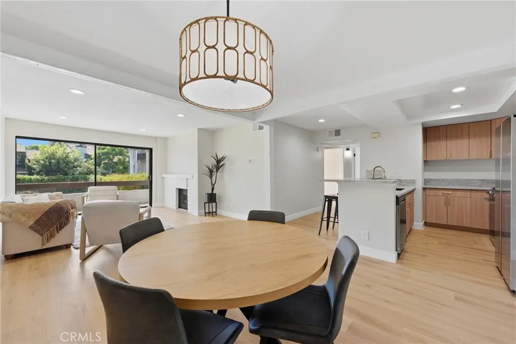 6275 Canoga 68, Woodland Hills, CA — listing photo 1