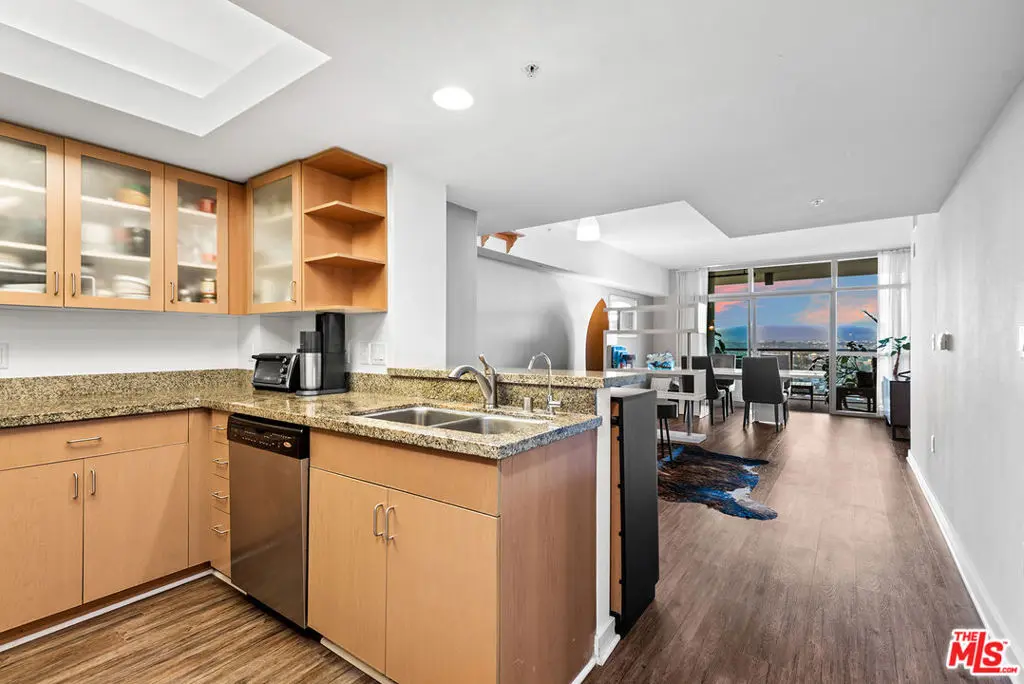 13700 Marina Pointe Drive 1520, Marina Del Rey, CA — listing photo 1