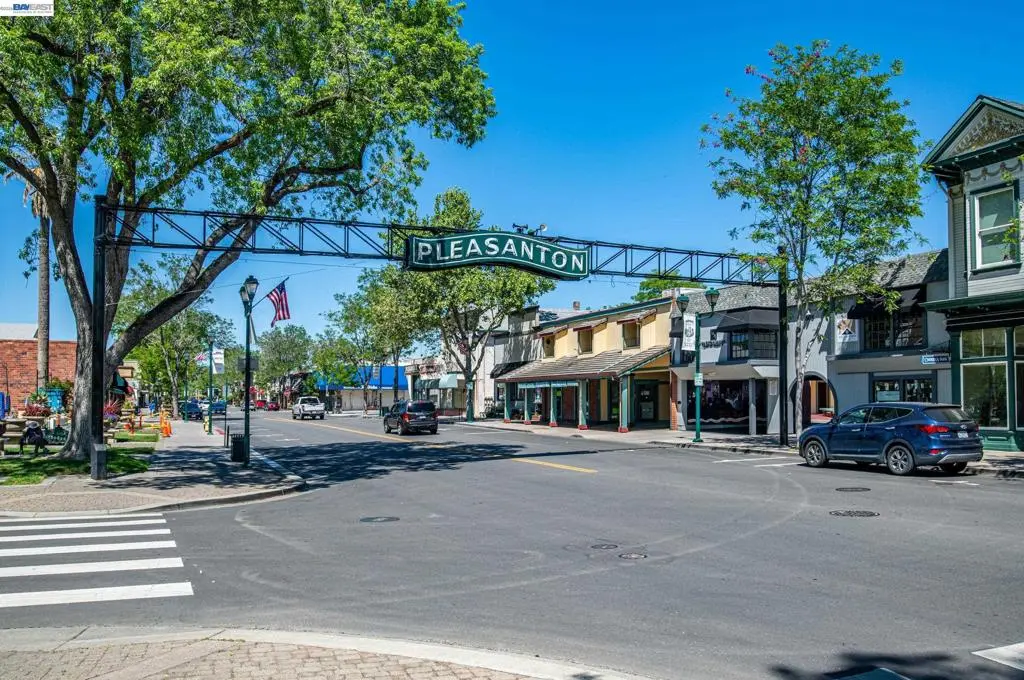 Townhouse for sale at 3861 Vine St, Pleasanton, CA featuring 2 beds and 3 baths