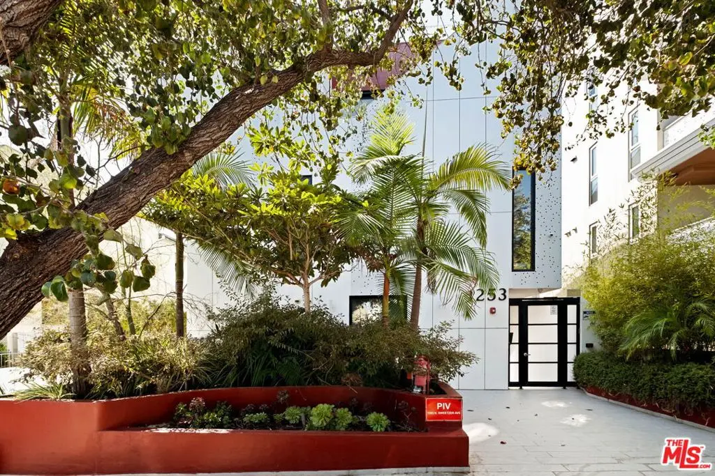 1253 N Sweetzer Avenue 5, West Hollywood, CA — listing photo 1