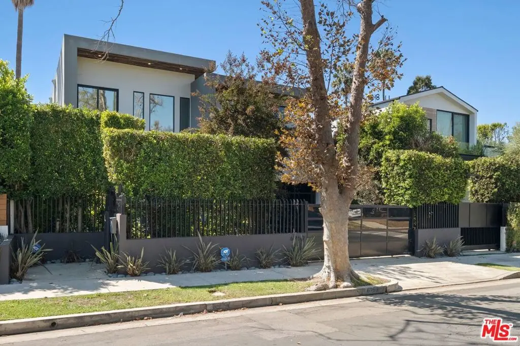 Single Family Residence for rent at 6252 Drexel Avenue, Los Angeles, CA featuring 4 beds and 6 baths