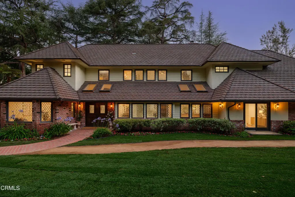 Single Family Residence for sale at 1720 Earlmont Avenue, La Canada Flintridge, CA featuring 6 beds and 7 baths