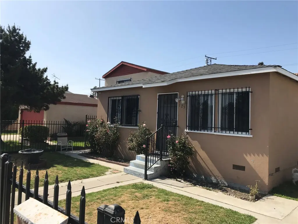 Duplex for rent at 1257 E 90th Street 1/2, Los Angeles, CA featuring 2 beds and 1 bath
