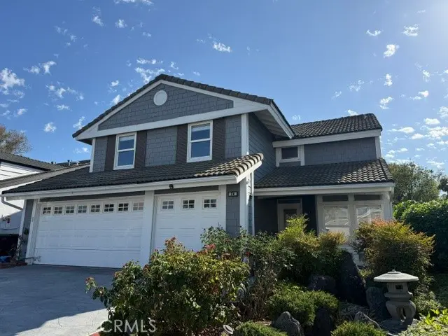 Single Family Residence for rent at 24 Carver, Irvine, CA featuring 6 beds and 4 baths