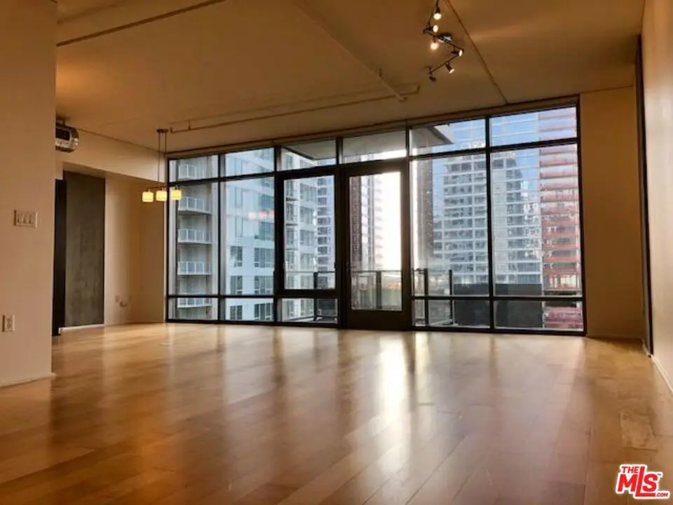 Condominium for rent at 1100 S HOPE Street 1104, Los Angeles, CA featuring 1 bed and 1 bath