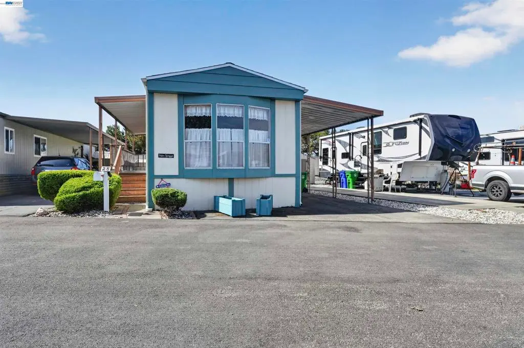 Manufactured In Park for sale at 2100 Lewelling, San Leandro, CA featuring 2 beds and 1 bath