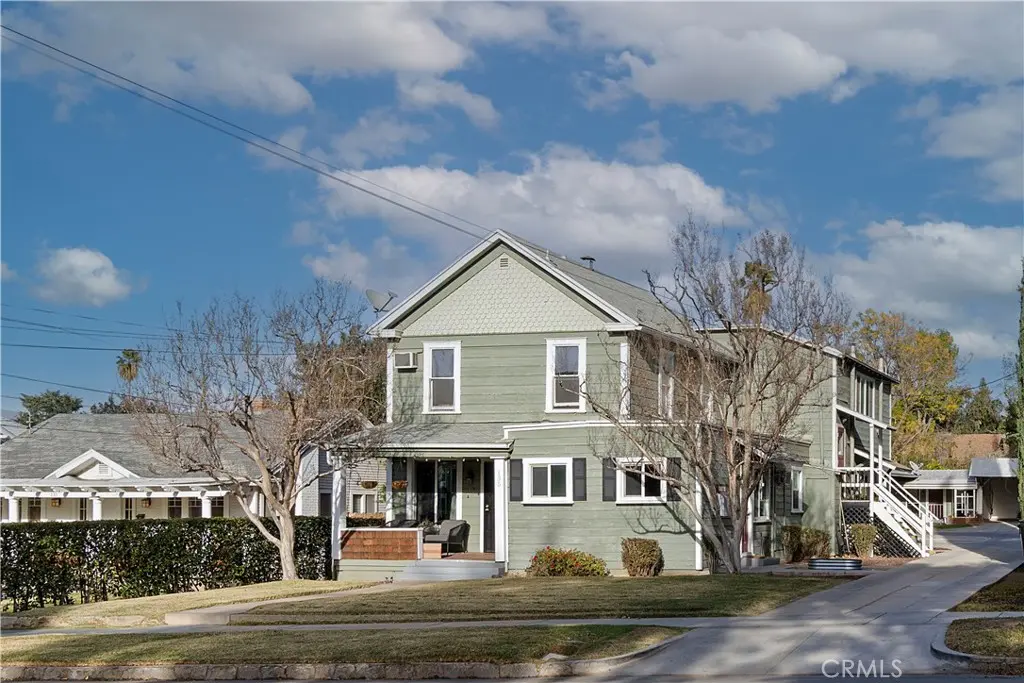 135 S CEnter Street 4, Redlands, CA — listing photo 1